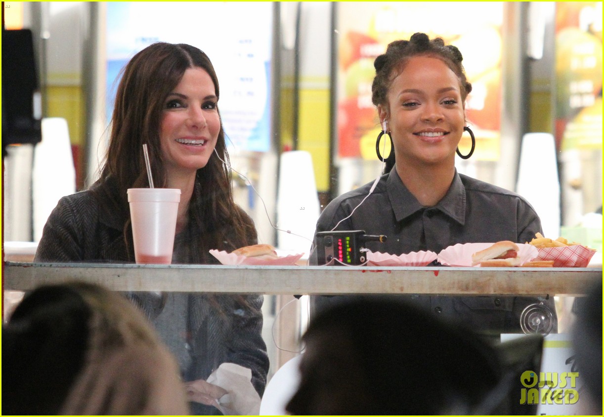 Rihanna & Sandra Bullock Chow Down on Hot Dogs for 'Ocean's Eight(02)