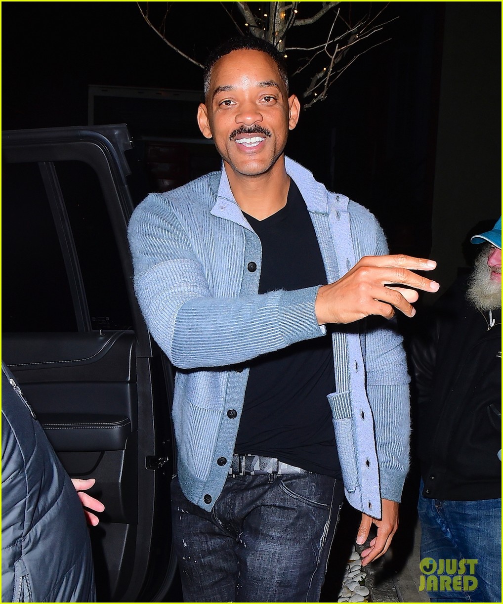 will smith greets fans outside of nyc hotel 013819366