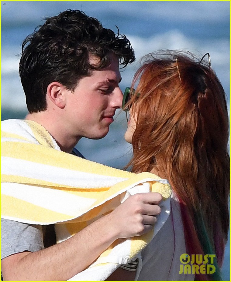 bella thorne charlie puth kiss hold hands beach 08
