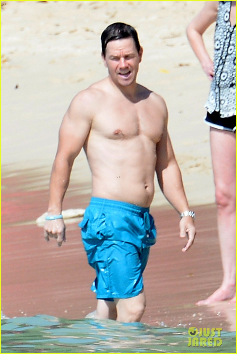 another day another mark wahlberg shirtless sighting 033833988