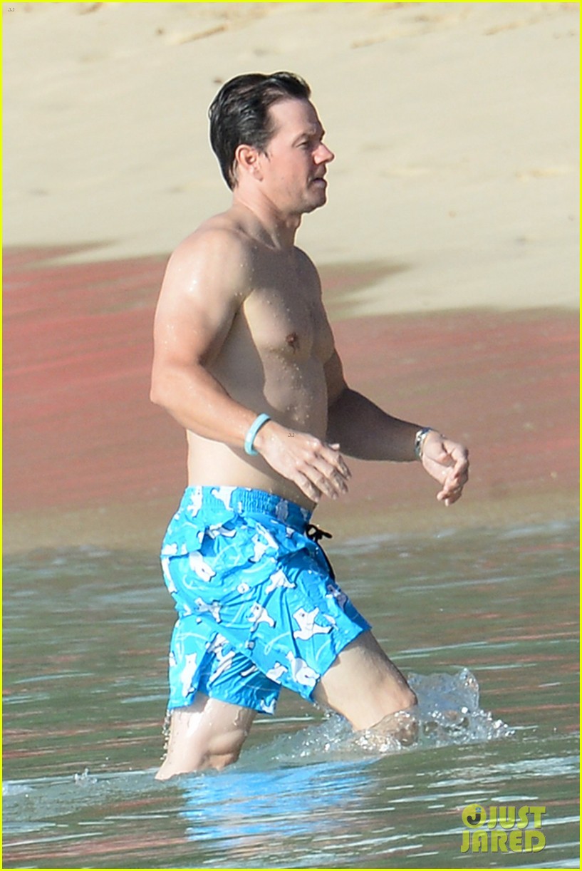 mark wahlberg debuts shorter hair while on vacation 113833754