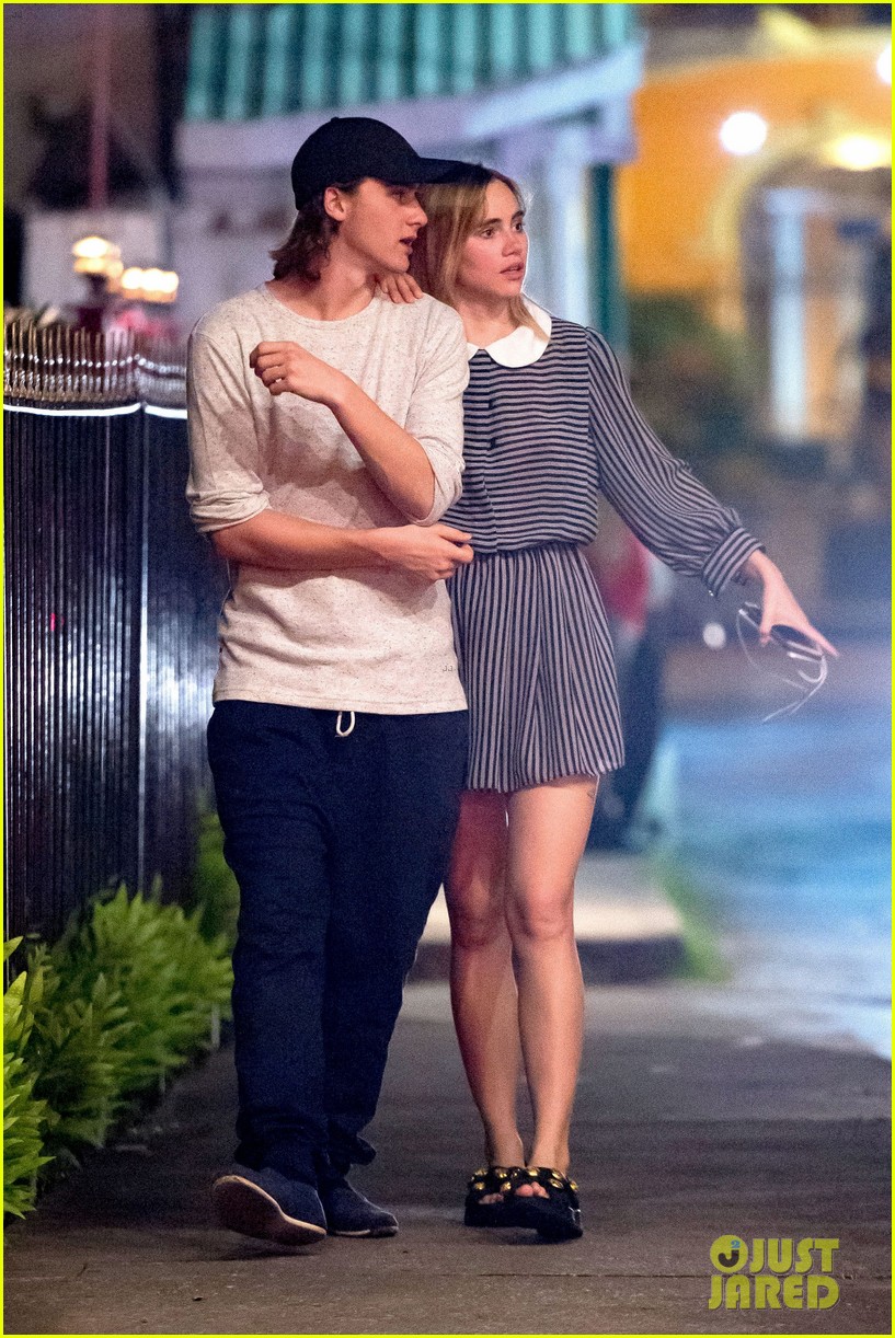 suki waterhouse takes nighttime stroll with brother charlie in barbados 10