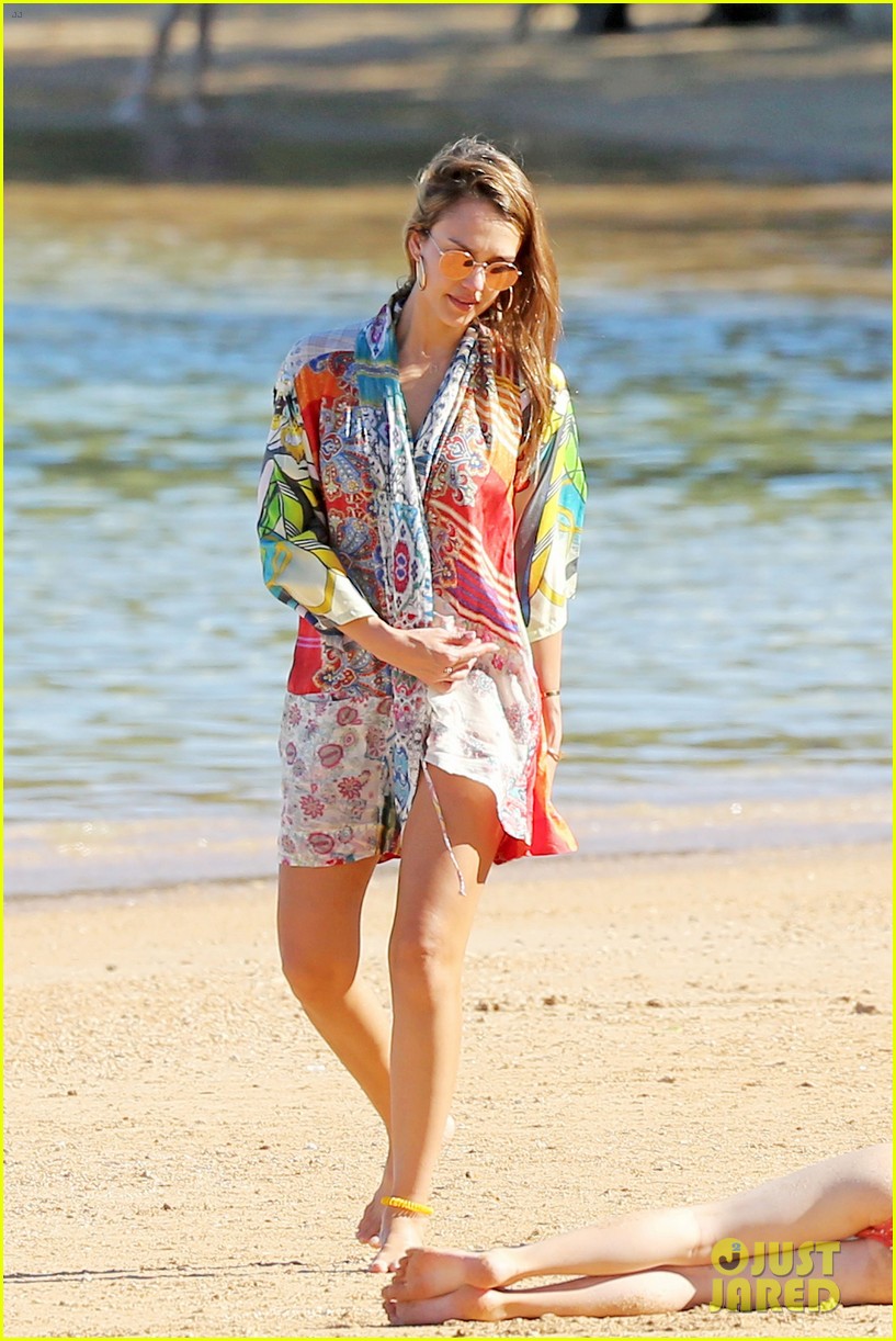 jessica alba hits the beach in a bikini as she ends hawaiian vacation 123835959