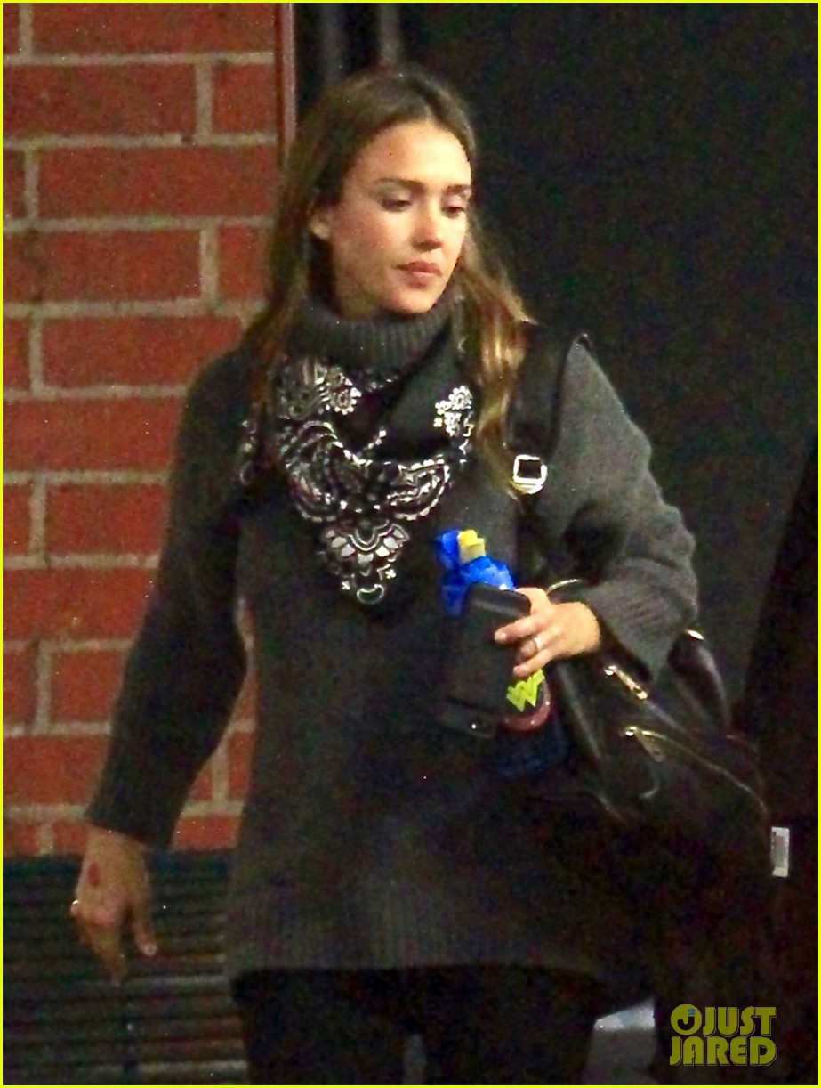 jessica alba back to business after holiday vacation 063836307