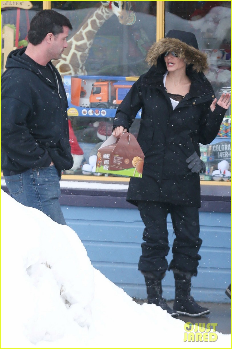 angelina jolie gets ice cream with kids in colorado 053835730