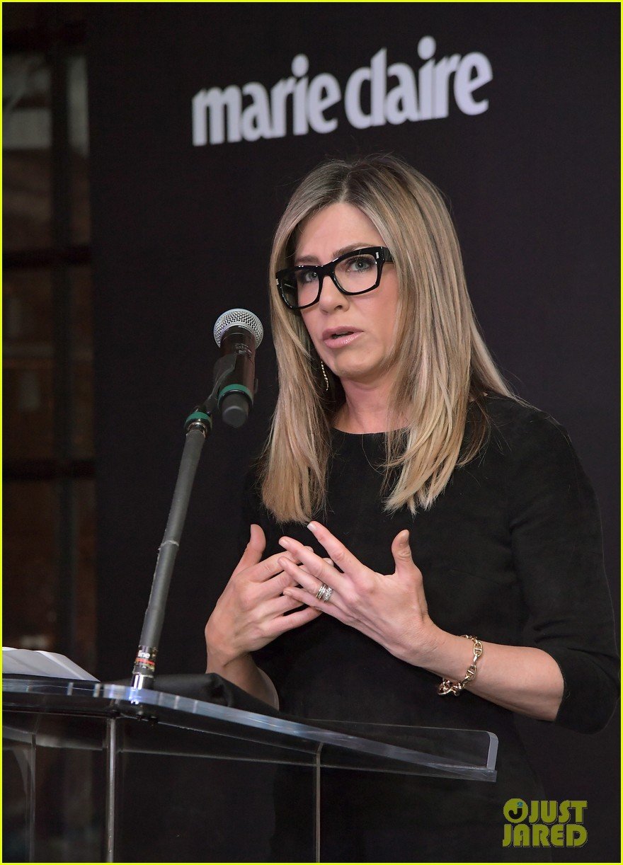 jennifer aniston honors hairstylist chris mcmillan at marie claires image maker awards 06