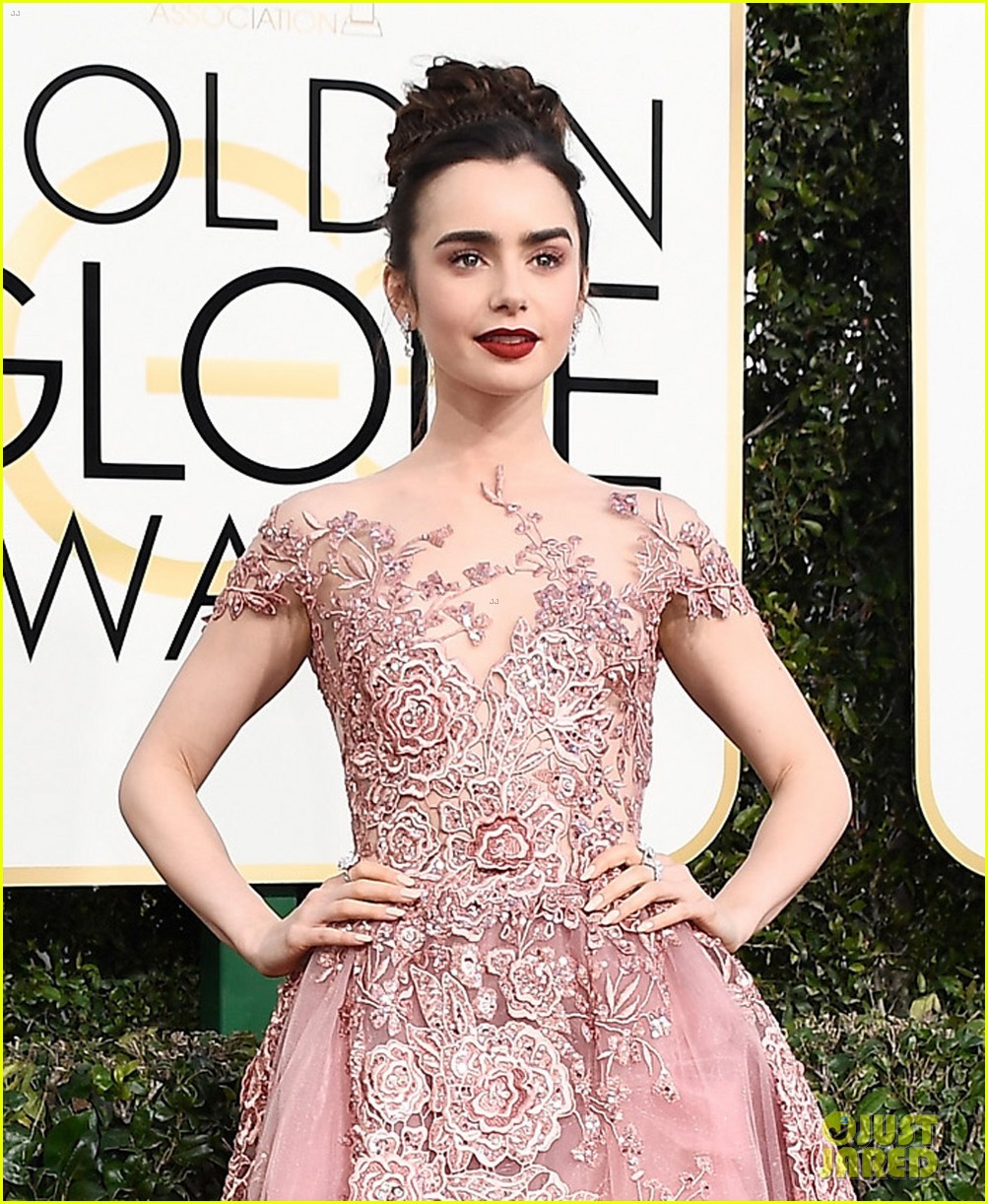 lily collins golden globes 2017 093838906