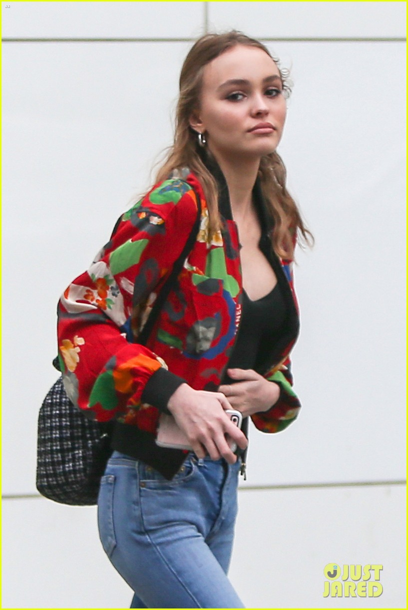 lily rose depp spends the afternoon with boyfriend ash 013836120
