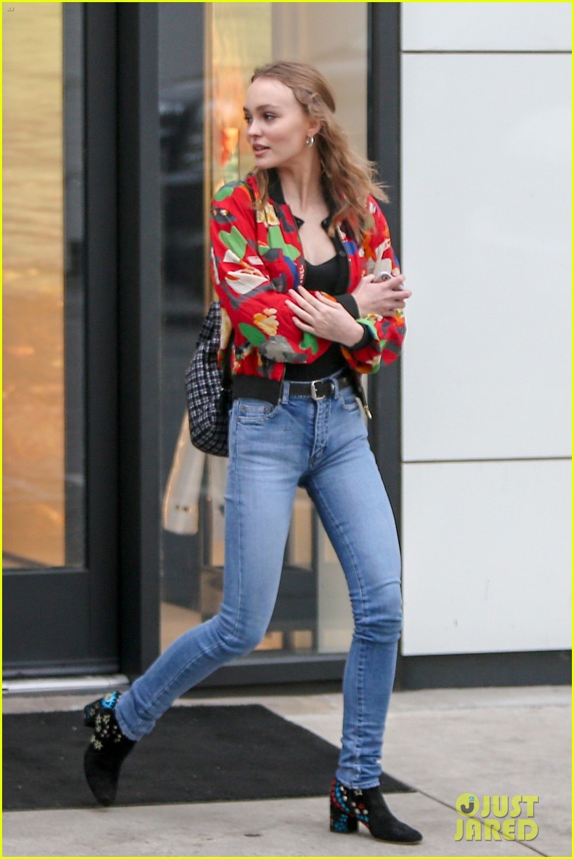 lily rose depp spends the afternoon with boyfriend ash 043836123