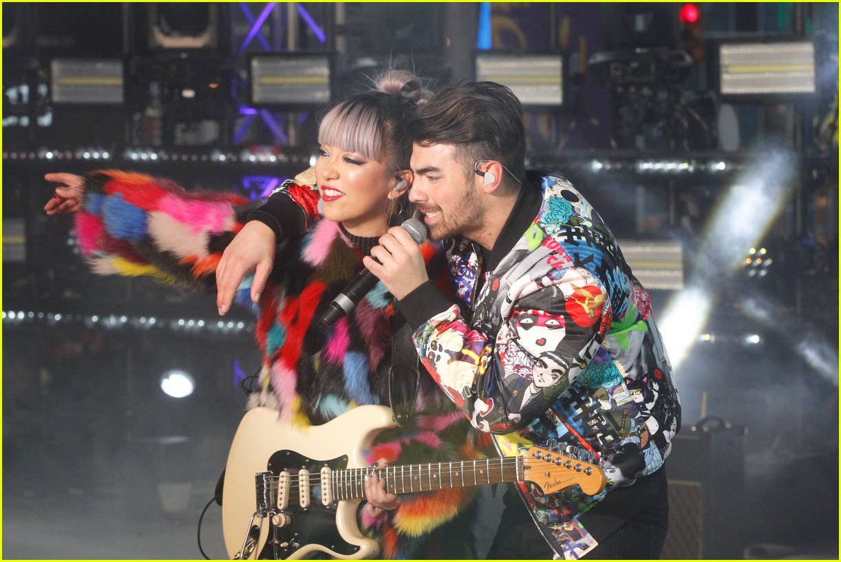 dnce new years eve times square 20