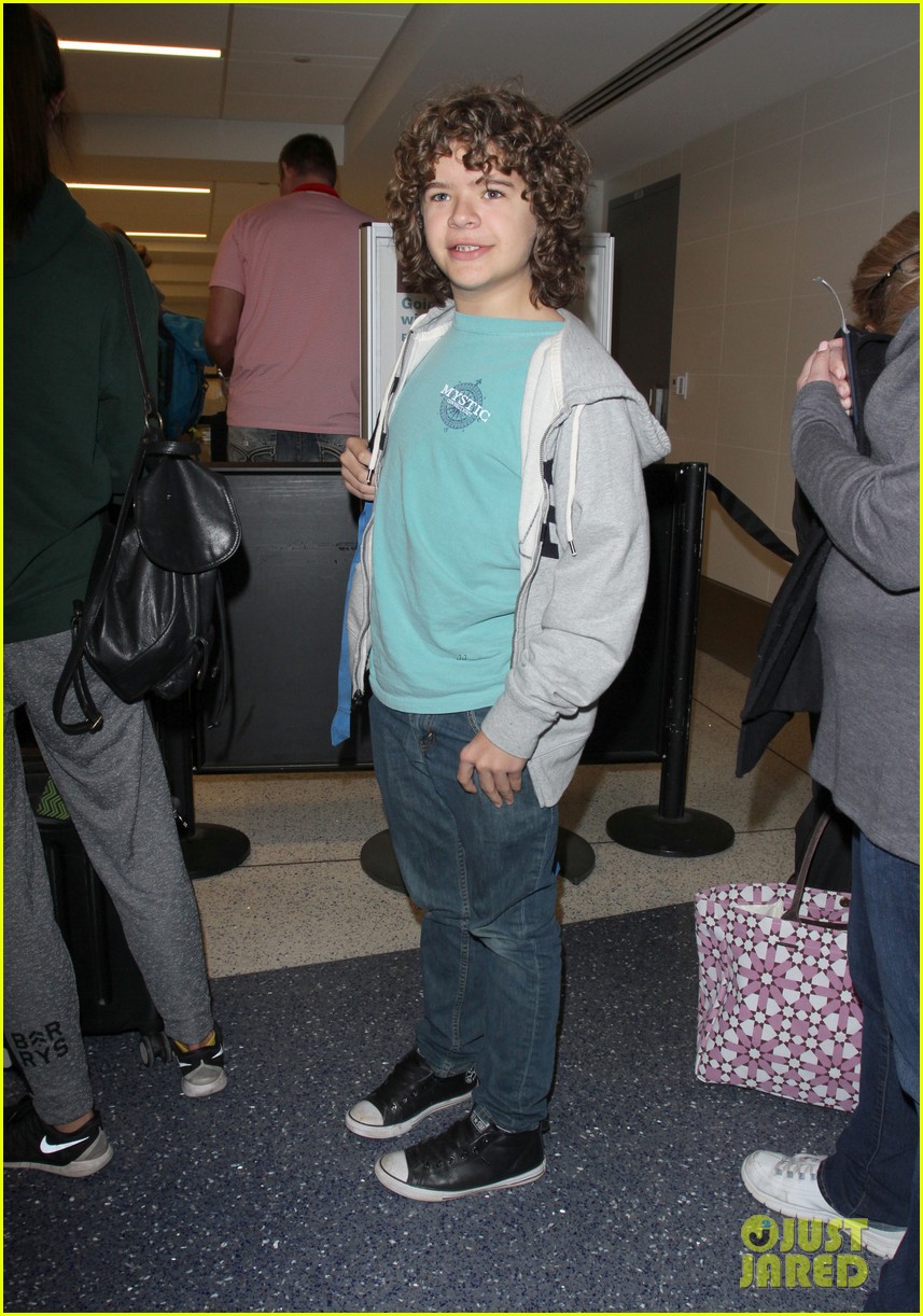 Stranger Things' Natalia Dyer & Charlie Heaton Catch Flight Out of LAX