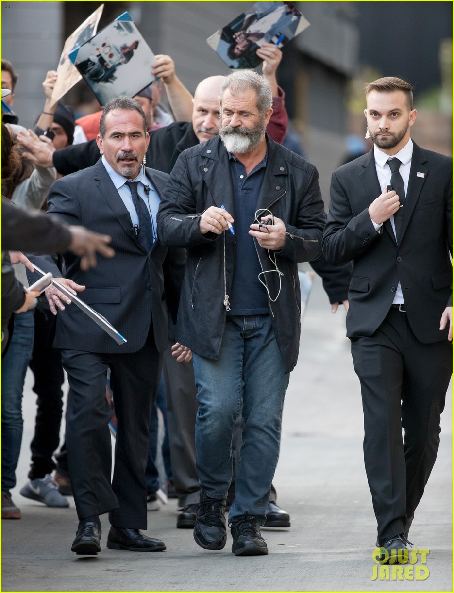 mel gibson gets his beard shaved off on jimmy kimmel live 133837531