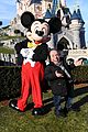 tom hardy buddys up with mickey mouse at disneyland paris season of the force 26