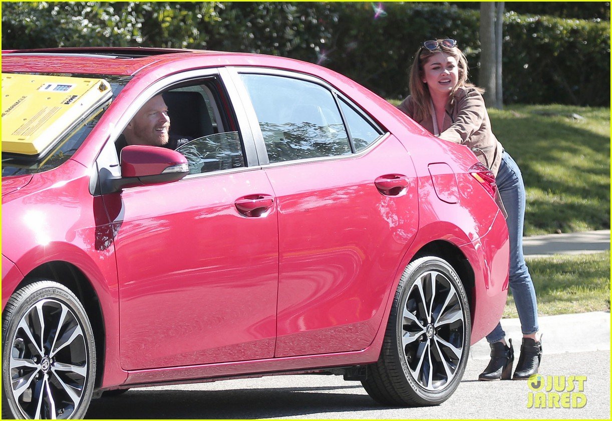 Sarah Hyland & Jesse Tyler Ferguson Film Hilarious 'Modern Family