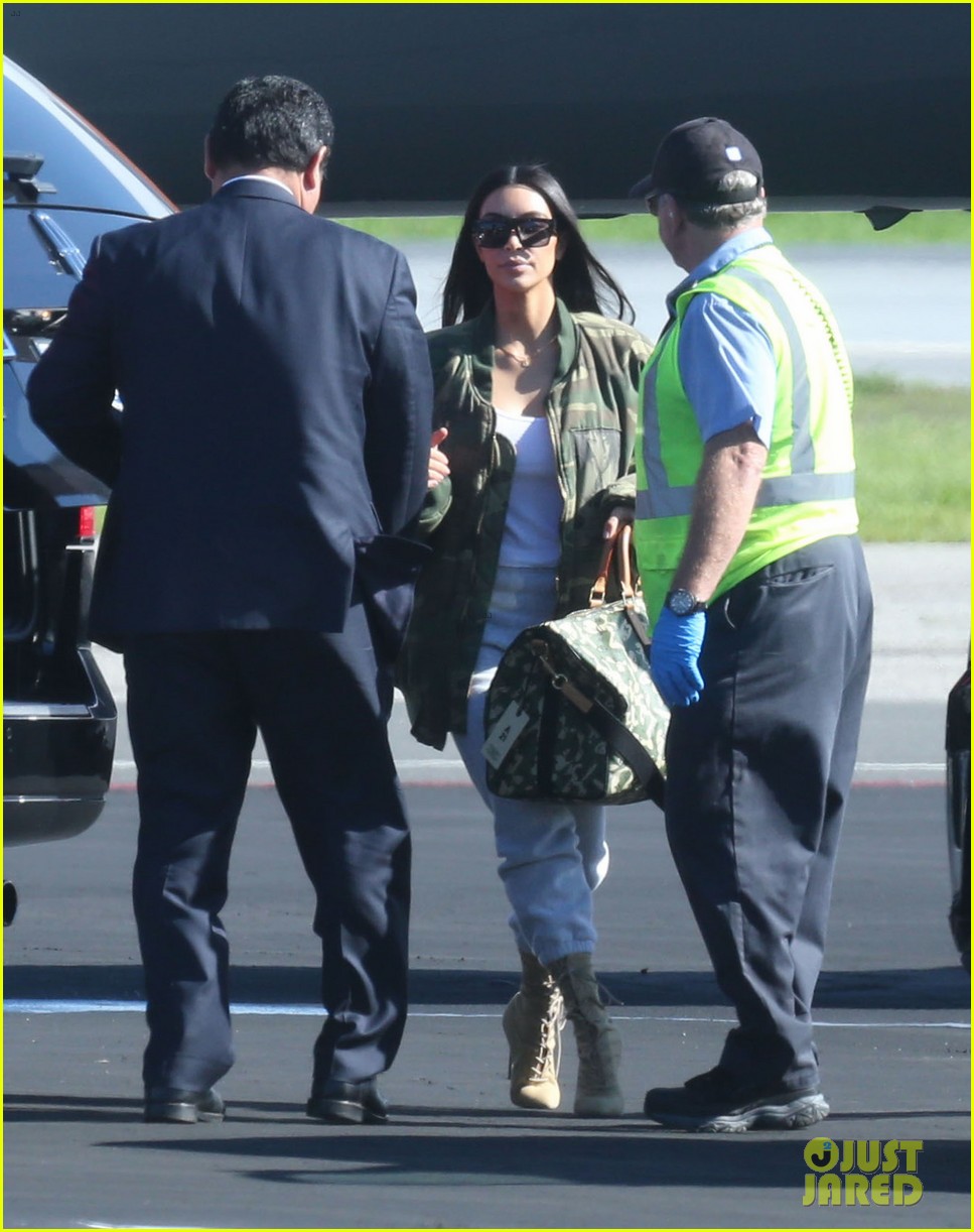 kim kardashian flies out of town on private jet with her family 013848304