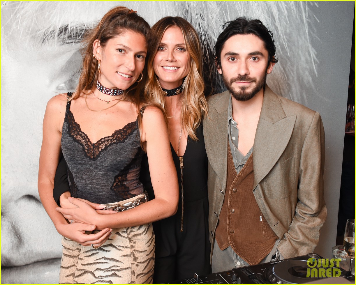 heidi klum lives it up with boyfriend vito schnabels sister at andy warhol exhibit 023842227