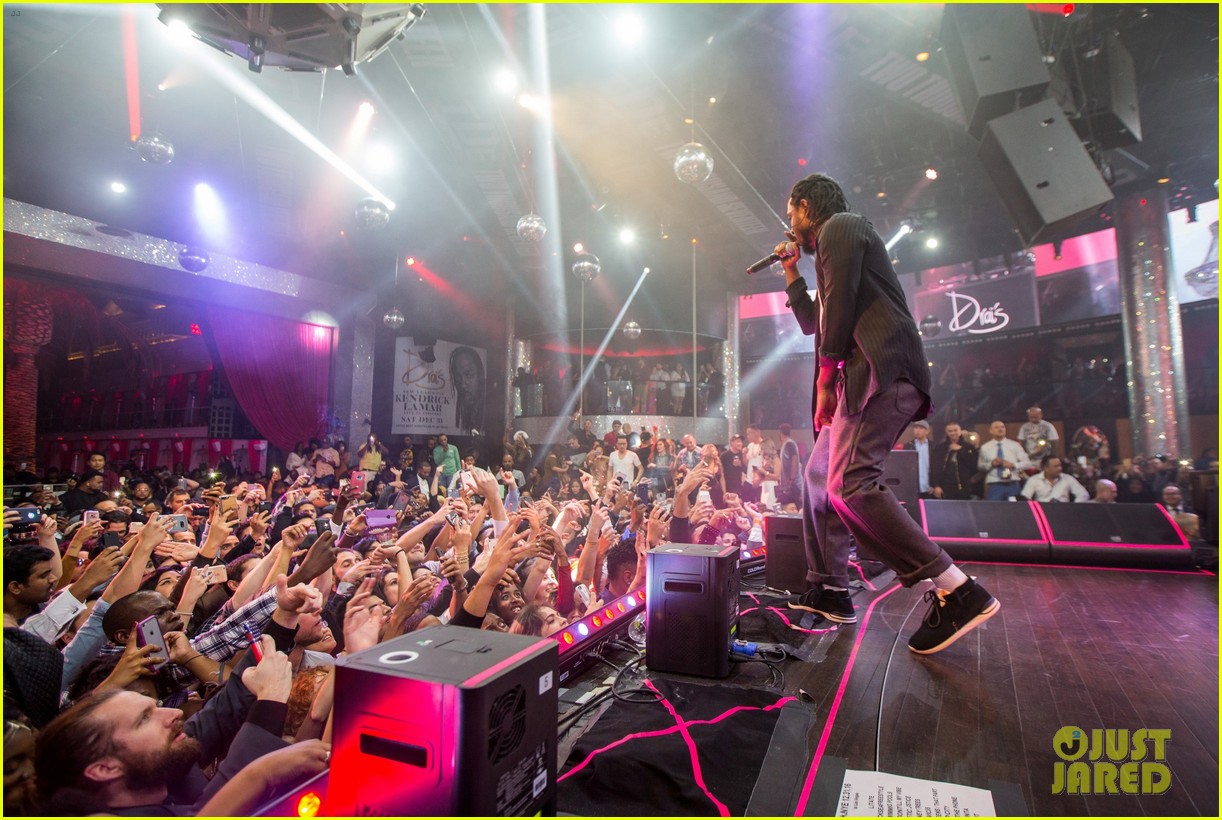 kendrick lama rocks out at drais nightclub in vegas on new years eve 073835373