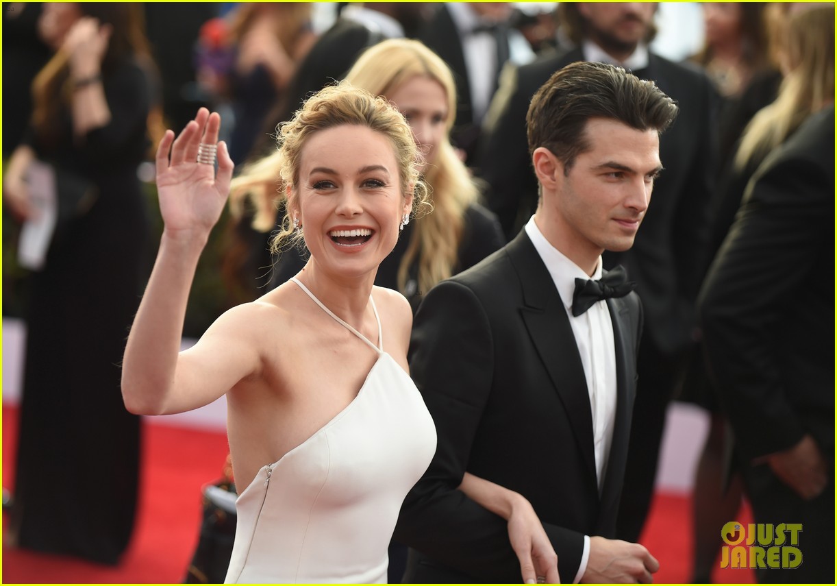 brie larson fiance alex greenwald couple up for sag awards 02