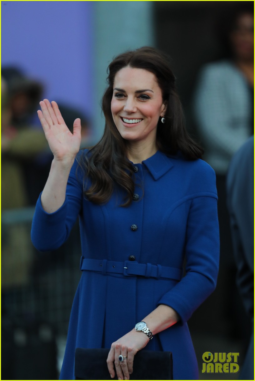 Kate Middleton Stuns While Visiting Children's Center Photo 3841277