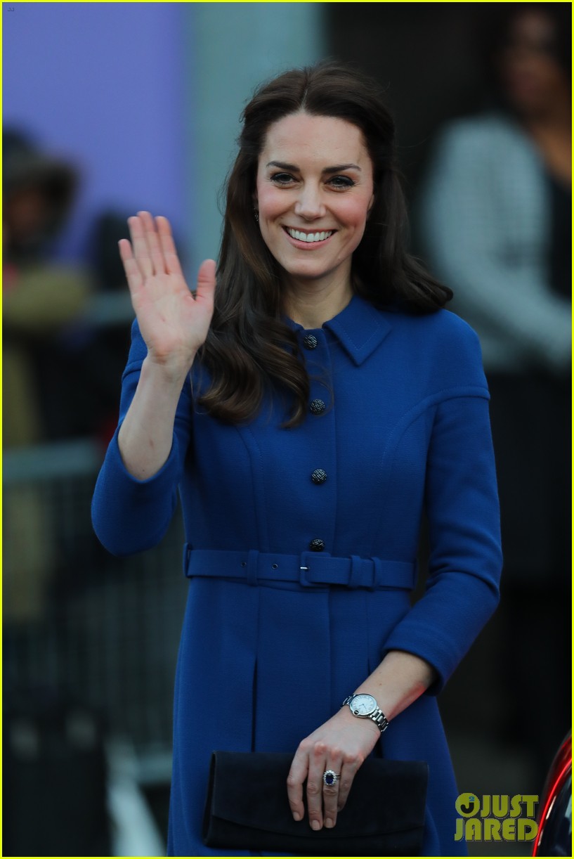 Kate Middleton Stuns While Visiting Children's Center Photo 3841284