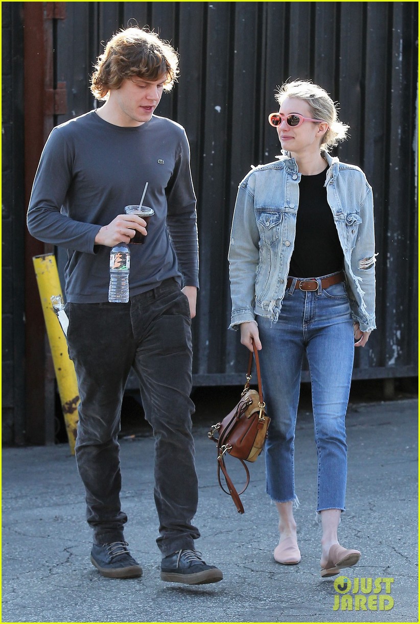 emma roberts and evan peters appear to have sweet date night at griffith observatory 093848333