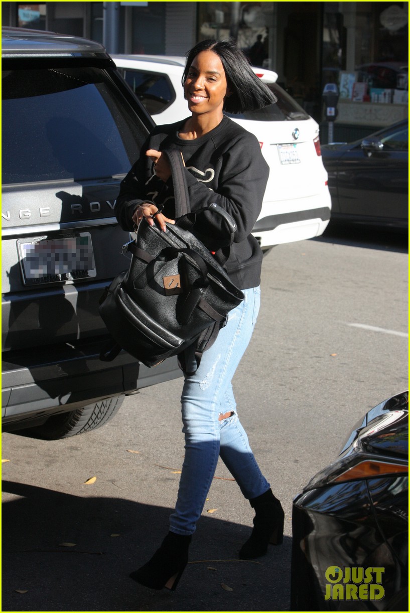 kelly rowland grabs lunch in weho 023843001