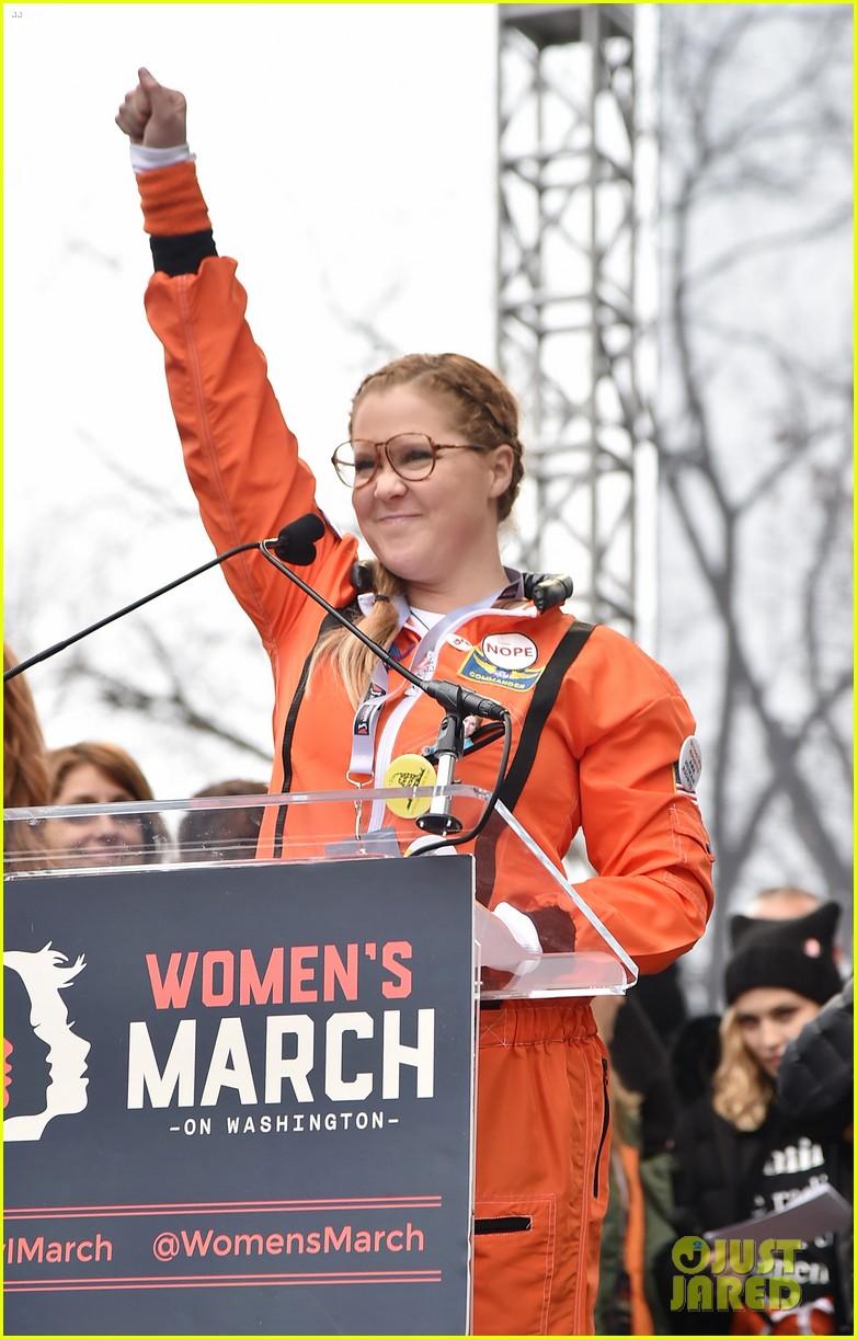 amy schumer dresses as an astronaut at womens march joins jessica chastain and more 013845789