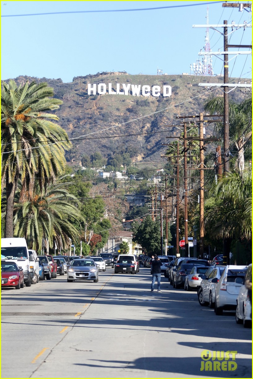 someone turned the hollywood sign into hollyweed 143835304