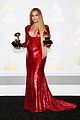 beyonce proudly shows off two grammys in press room 05