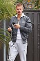 justin bieber joins pick up basketball game on venice beach 01