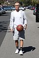 justin bieber joins pick up basketball game on venice beach 21