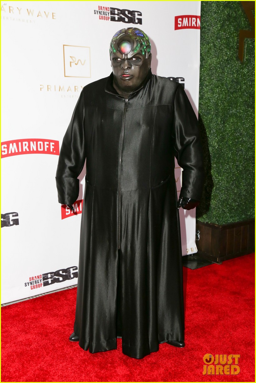 CeeLo Green Introduces Gnarly Davidson to Grammys 2017 with All Gold