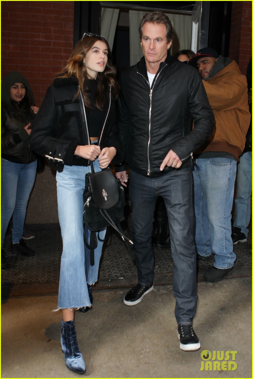 Cindy Crawford Knew About & Amal Clooney's Pregnancy News for