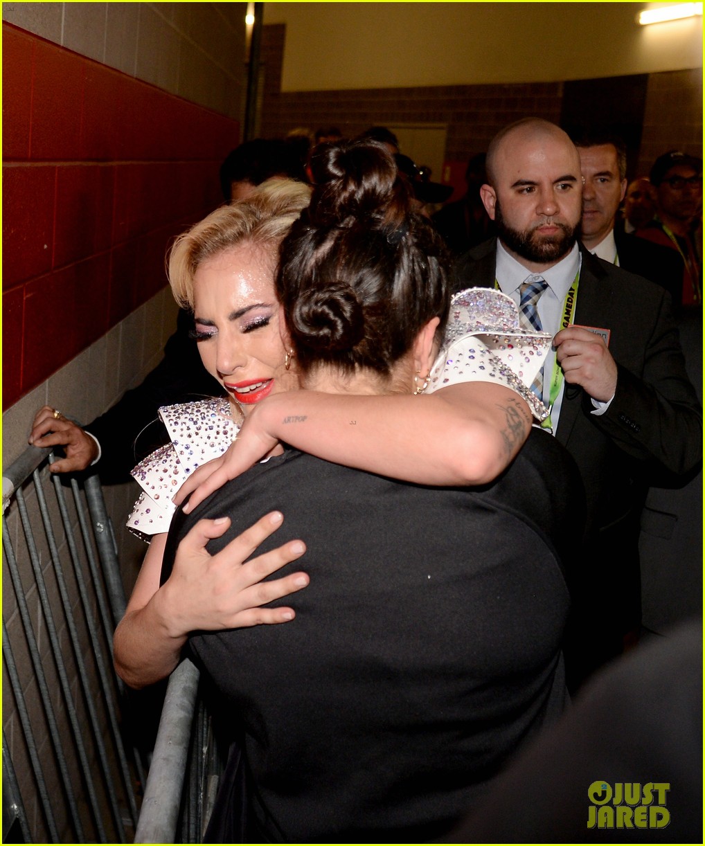 lady gaga broke down in tears with family after halftime show 033854360