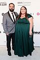 this is us stars justin hartley chrissy metz couple up at elton johns oscars 01