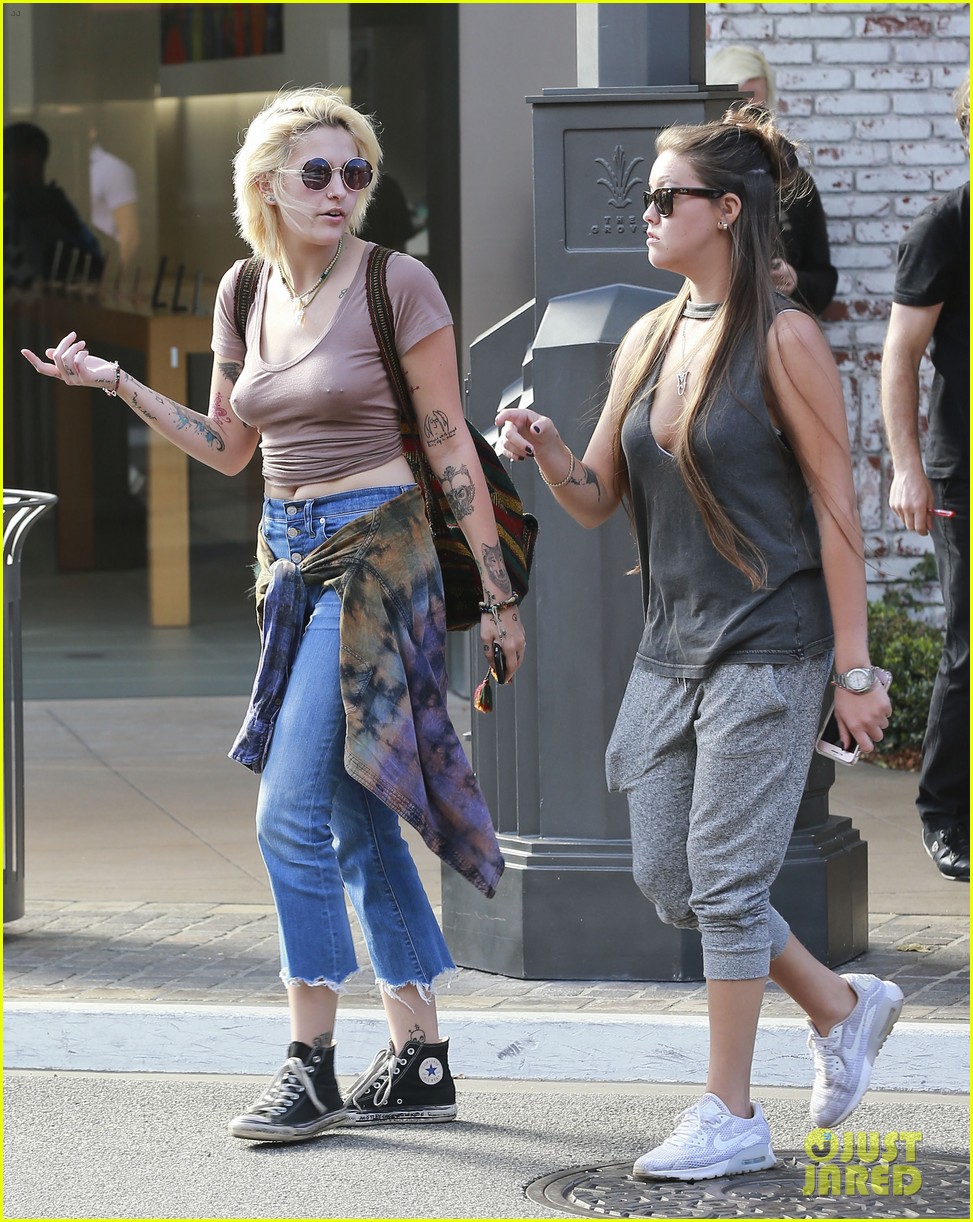paris jackson goes braless for shopping trip with prudence brando 053861428
