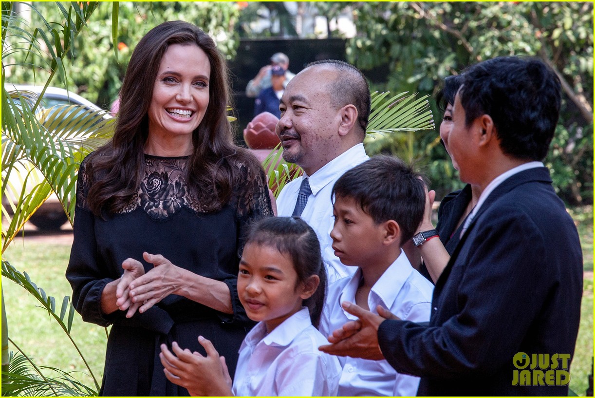 angelina jolie premieres her new movie in cambodia with all six kids 02