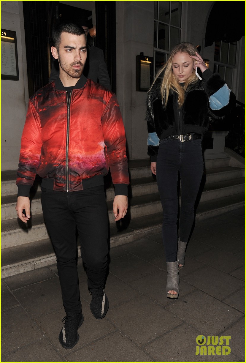 joe sophie step out for date night in london 103864795