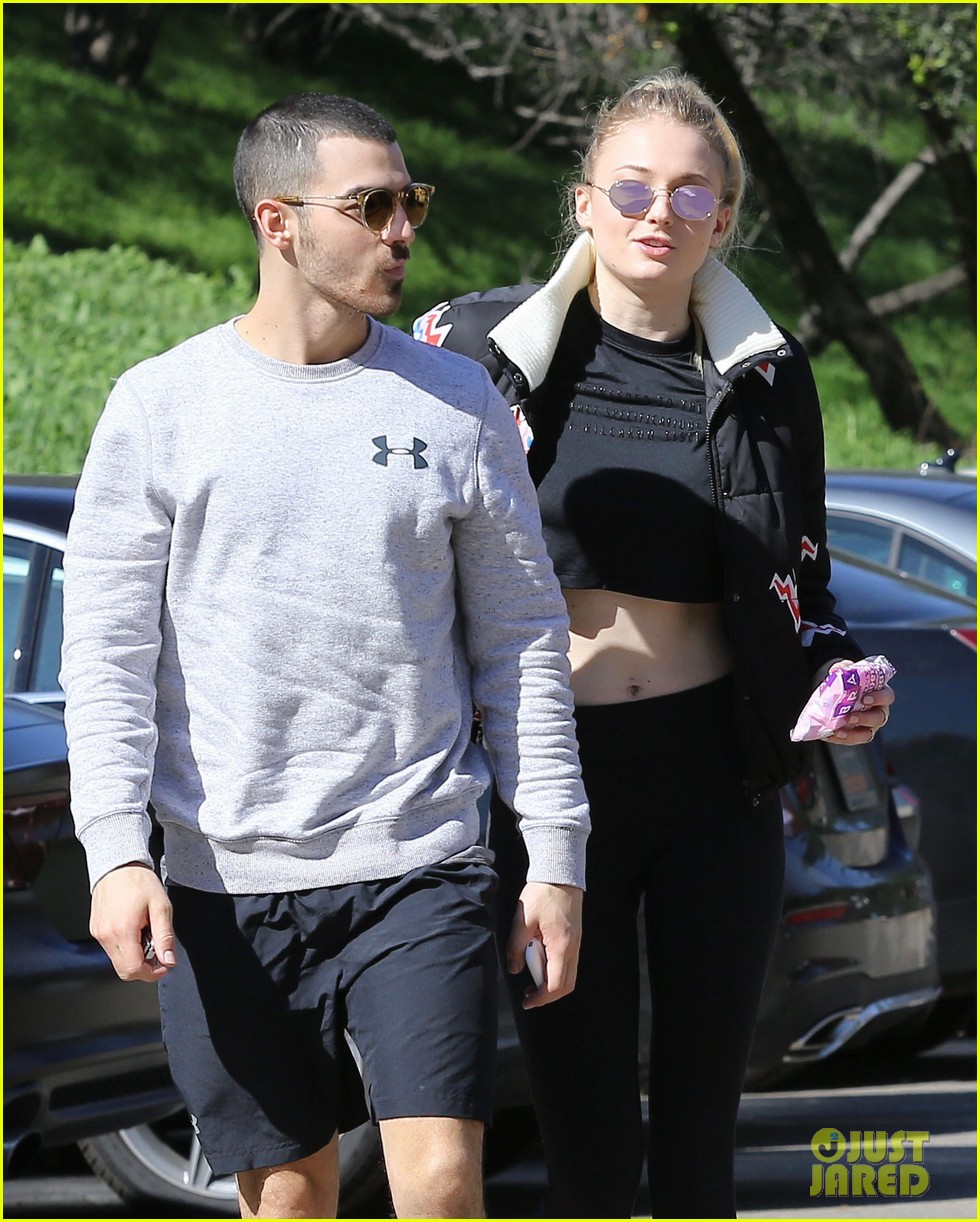 Joe Jonas Holds Hands with Sophie Turner on Valentine's Day! Photo