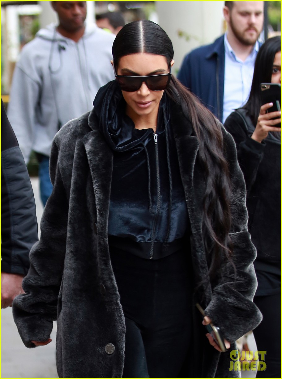 Kim Kardashian Shares Sweet Selfies With Saint! Photo 3867895 Kim(00)