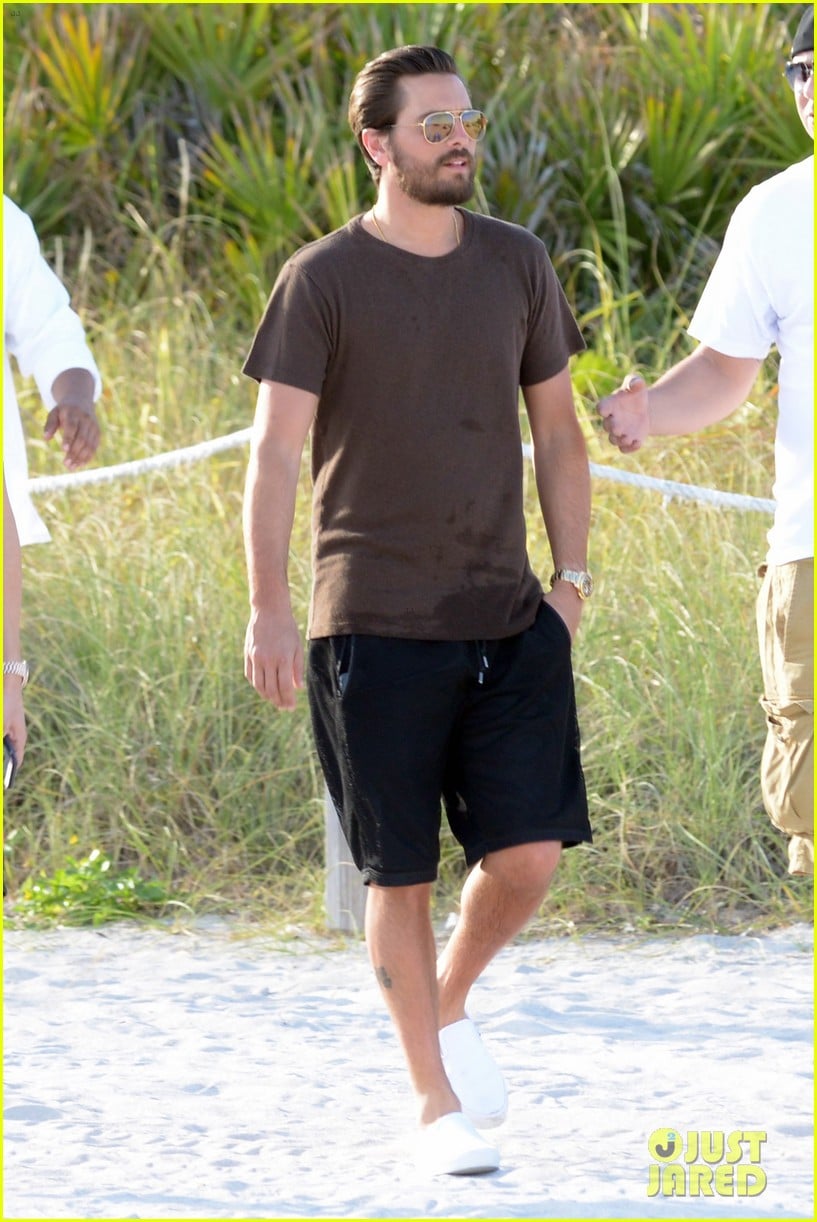 Kim Kardashian & Scott Disick Got Into a Huge Fight During Costa Rica(01)