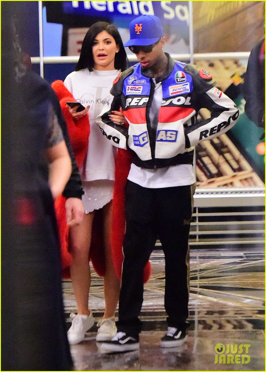 kylie jenner tyga celebrate valentines day at empire state building 043860211