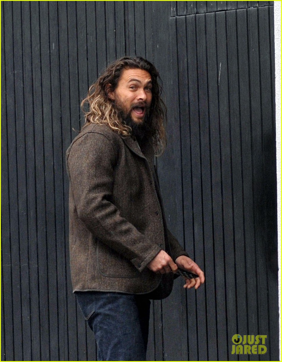 jason momoa hangs out at the guinness brewery in ireland 123853059