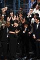 moonlight team accepts best picture after wrong winner announced 01
