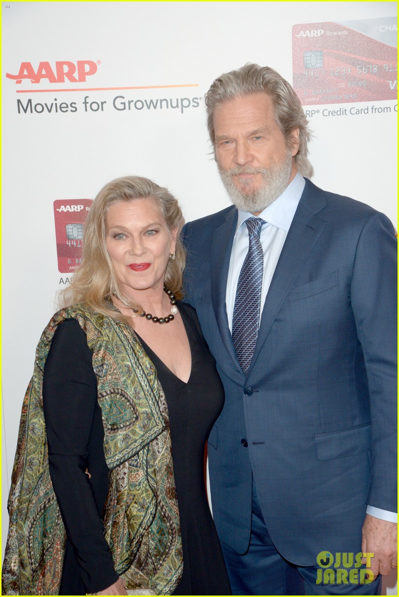 ruth neggas loving isabelle hupperts elle win big at aarps movies for grownups awards 04