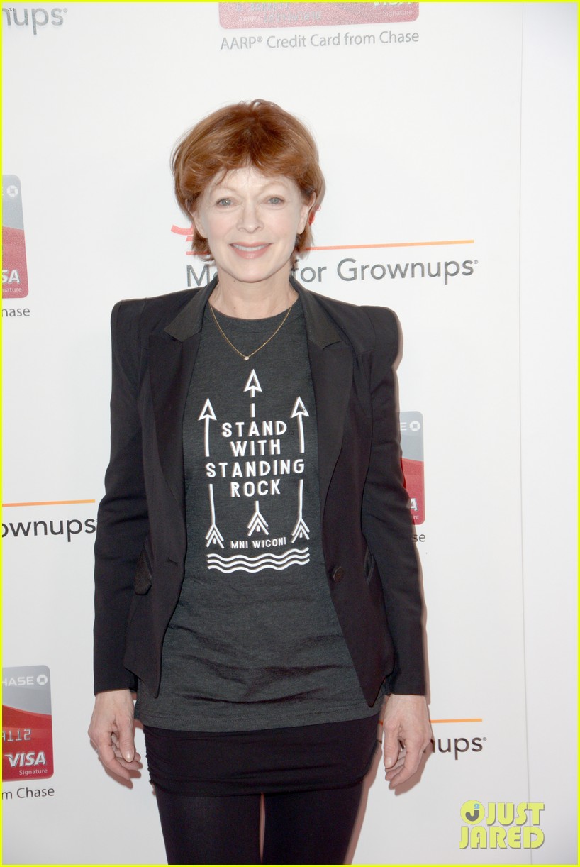 ruth neggas loving isabelle hupperts elle win big at aarps movies for grownups awards 50