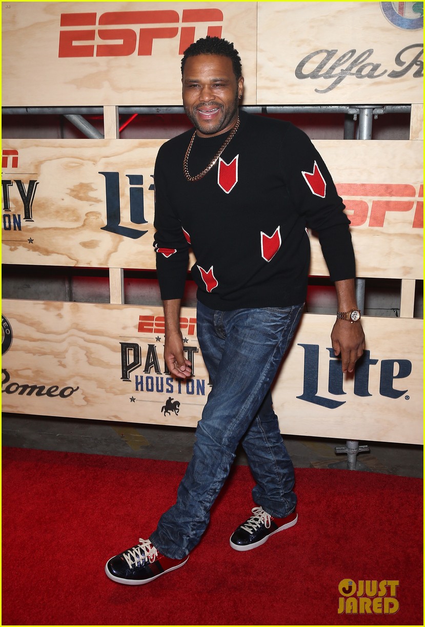 Jeremy Renner & Anthony Anderson Join NFL Pros at ESPN's PreSuper Bowl