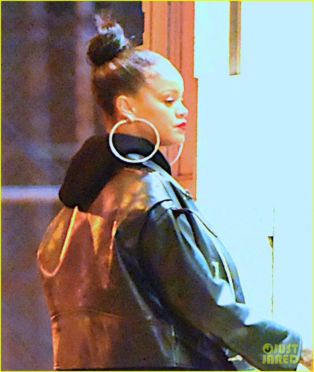 rihanna is hot biker chick in leather 02