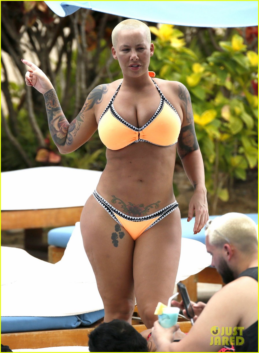 Amber Rose Flaunts Her Curves in a Bikini in Hawaii: Photo 3852617