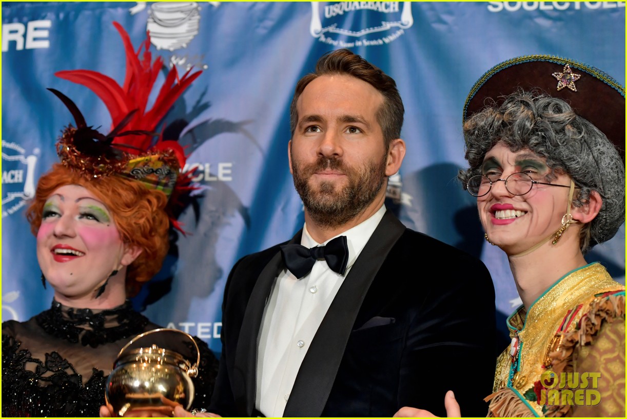 ryan reynolds hasty pudding man of the year 06